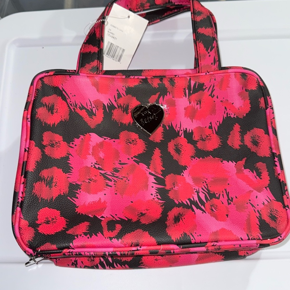 🌷NWT Betsey Johnson cosmetic case with handles
